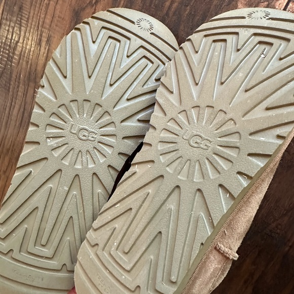 Women’s Ugg Classic Mini II boots - Picture 5 of 7